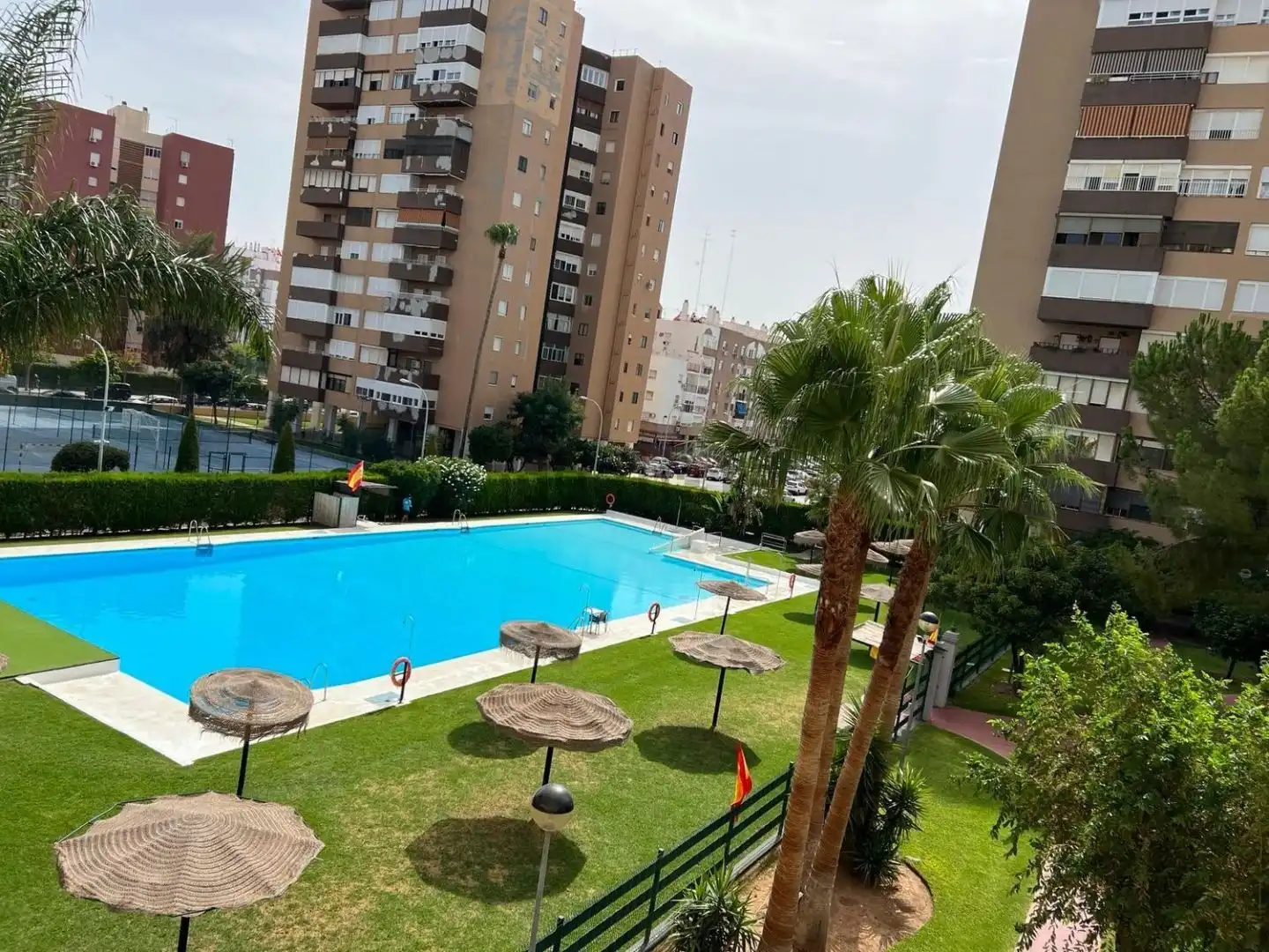 Schwimmbecken von Wohnung zur Miete in Montequinto mit Klimaanlage, Heizung und Schwimmbad
