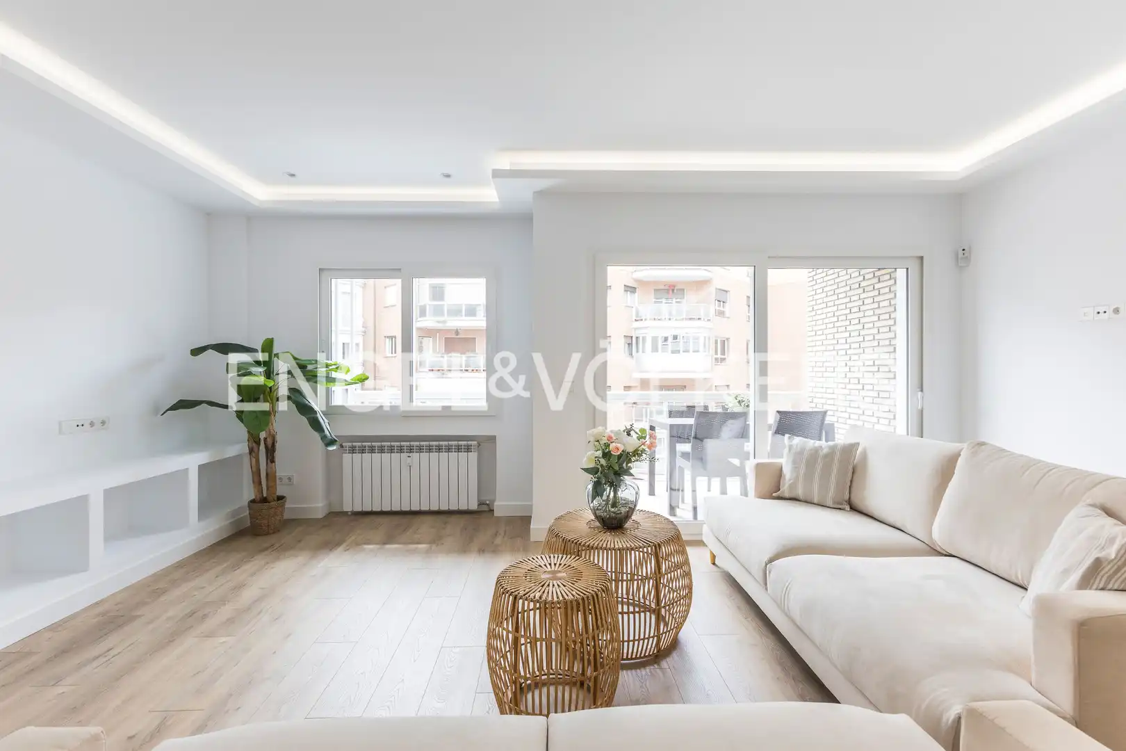 Living room of Flat for sale in Madrid  with Air Conditioner, Heating and Terrace