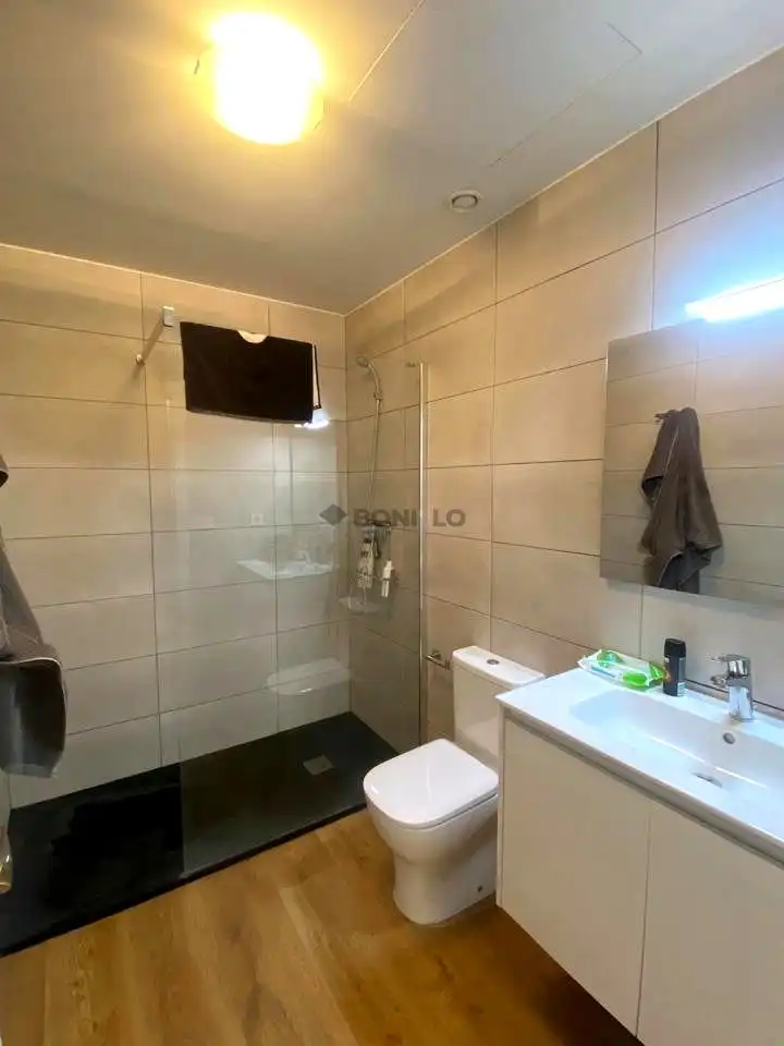 Baño de Estudio en venta en Teruel con Calefacción, Trastero y Amueblado