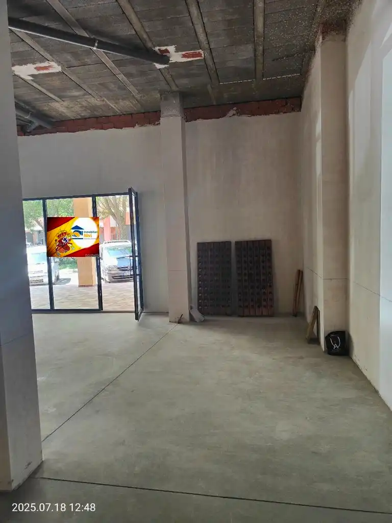Local comercial en alquiler en Calle Miguel de Unamuno 6, imagen 2