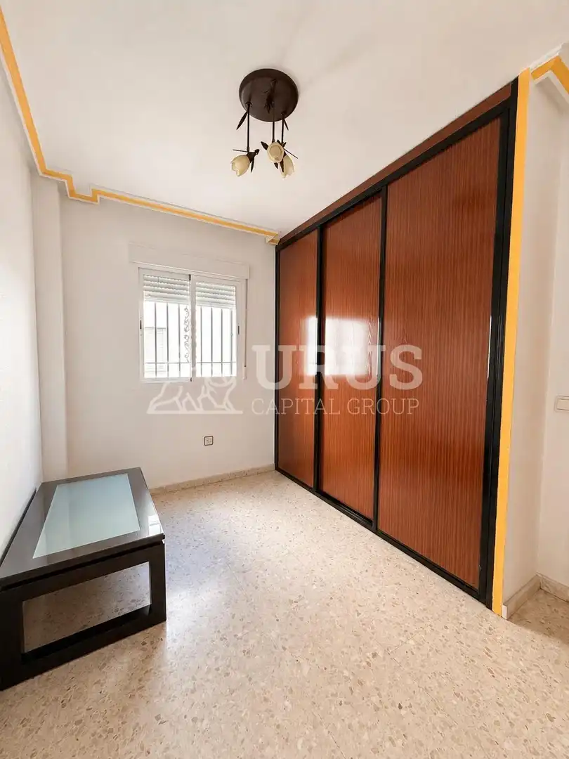 Piso en venta en CENTRO DE SALUD, Poniente-Norte - Miralbaida - Parque Azahara