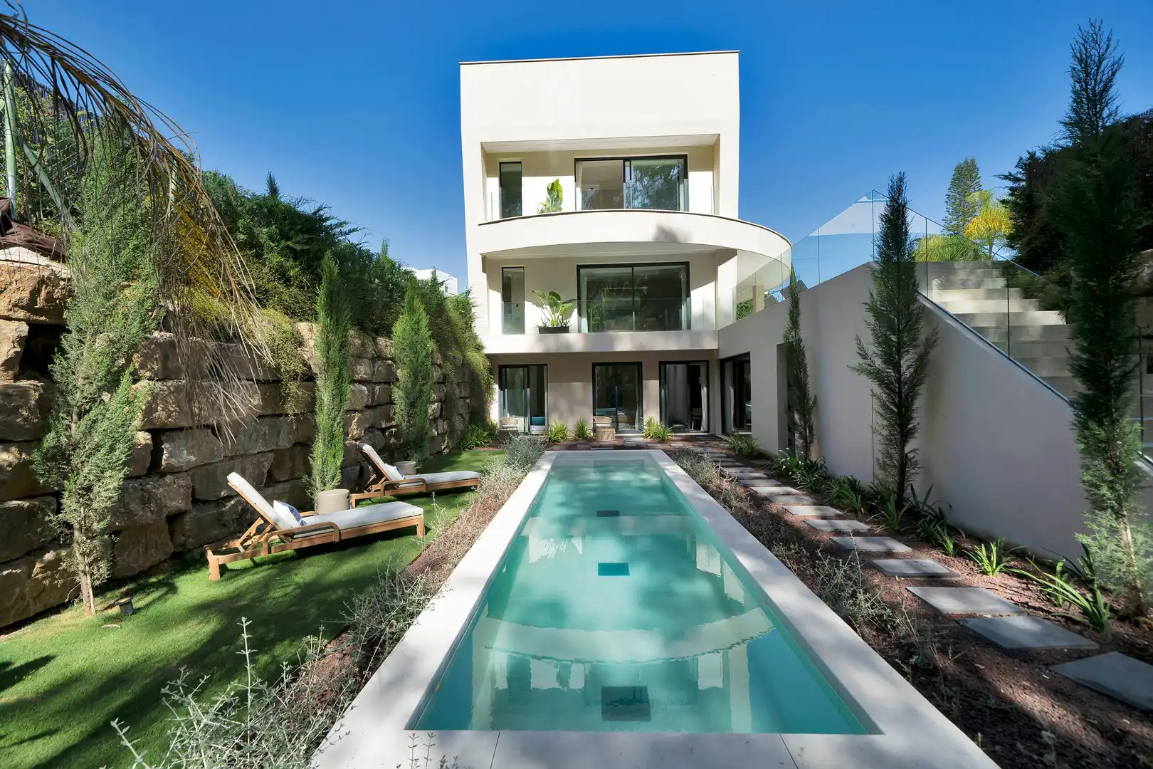 Schwimmbecken von Haus oder Chalet zur Miete in Marbella mit Klimaanlage, Heizung und Privatgarten