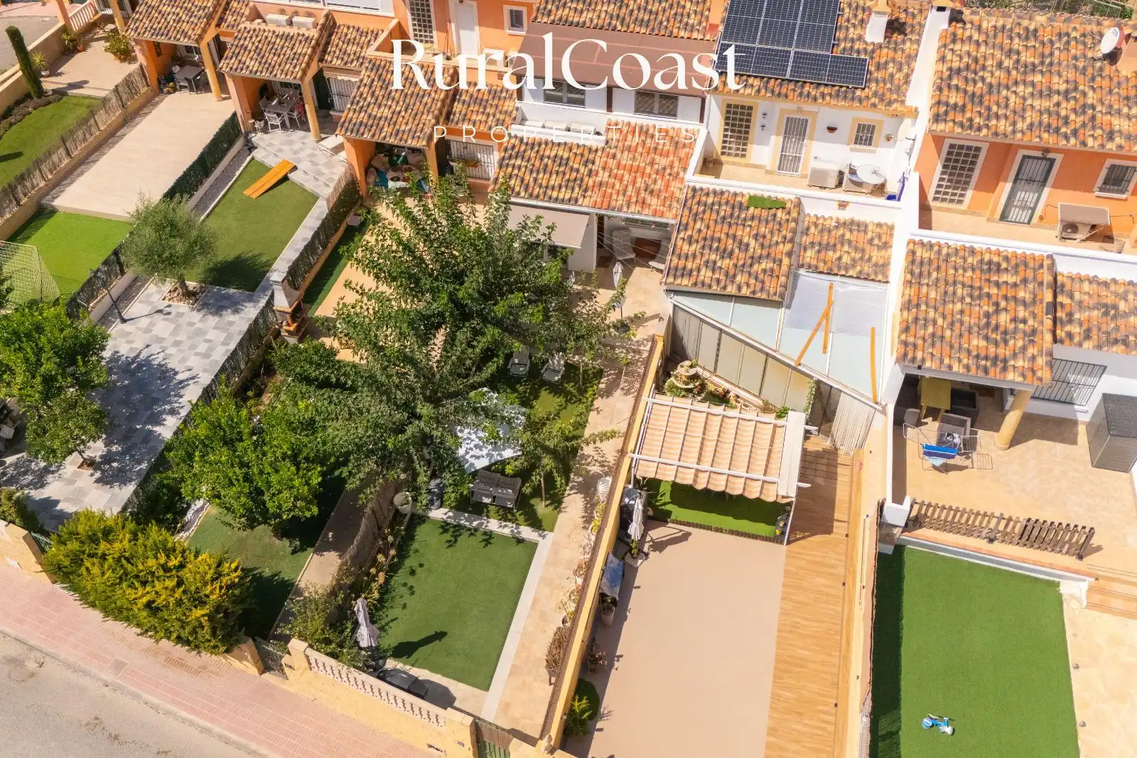 Vista exterior de Casa adosada en venda en Mutxamel amb Aire condicionat, Calefacció i Jardí privat