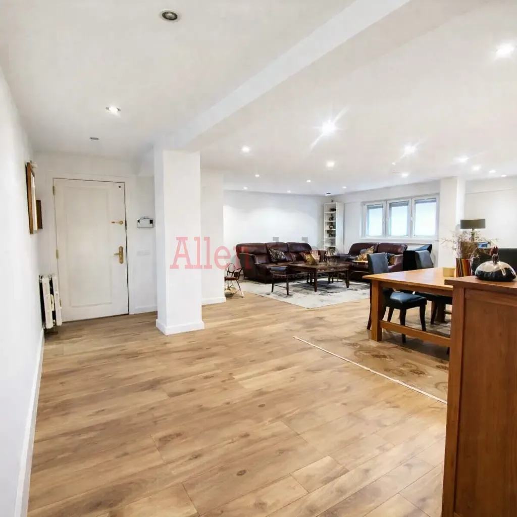 Pis en venda a Calle Foncalada, Salesas - Foncalada - Campoamor, Centro - Casco Histórico