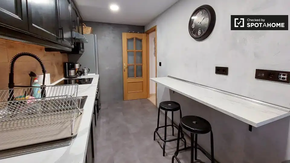 Habitació a Penya - Roja - Avda. Francia