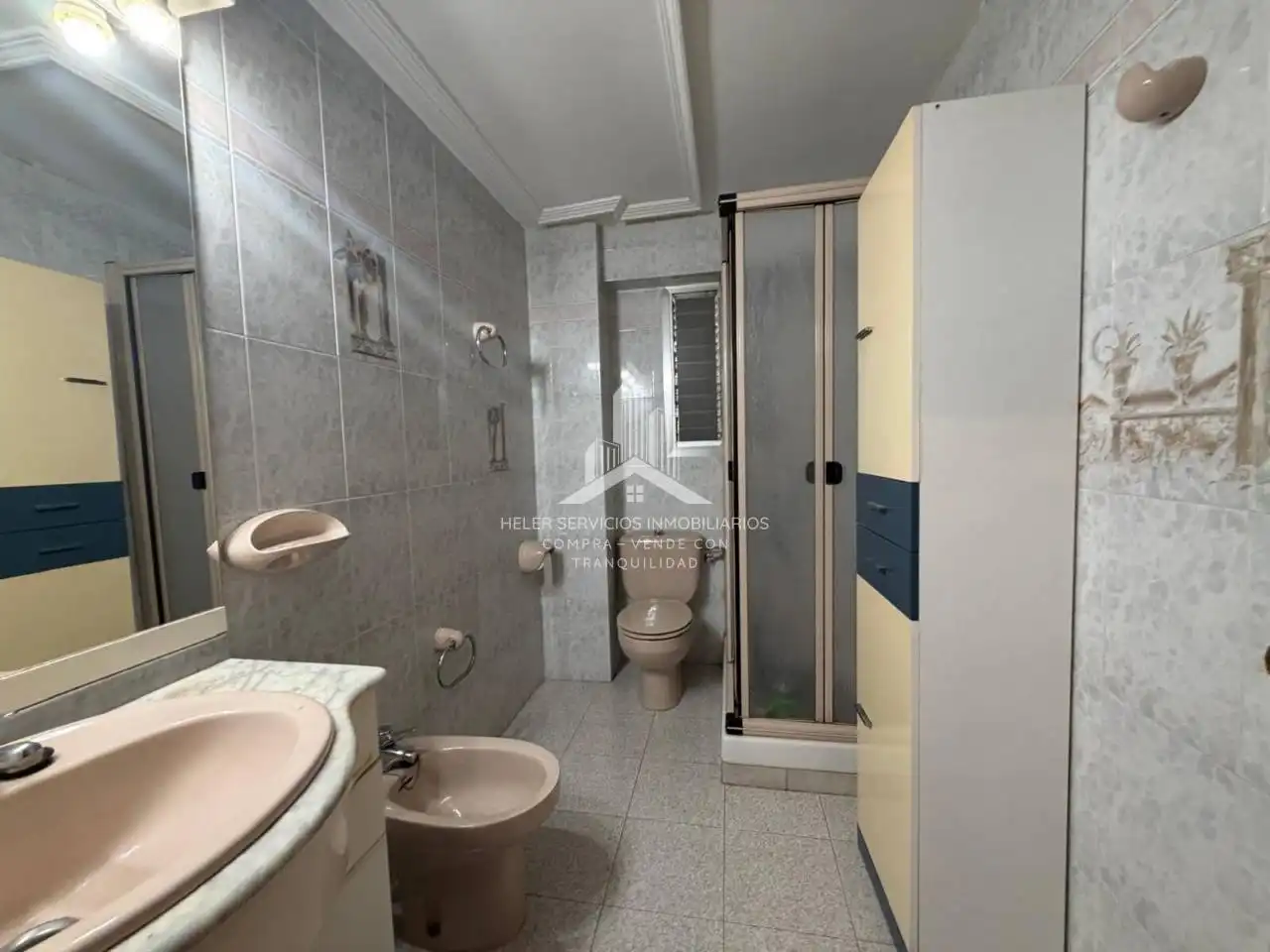Bany de Casa o xalet en venda en Castellón de la Plana / Castelló de la Plana amb Aire condicionat, Terrassa i Moblat