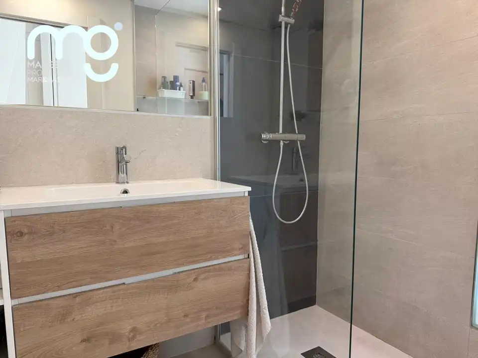 Baño de Casa adosada en venta en Premià de Mar con Aire acondicionado, Calefacción y Jardín privado