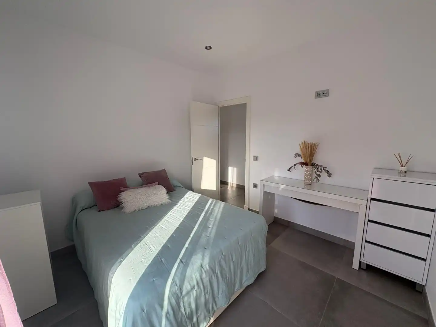 Dormitori de Casa o xalet en venda en Chiclana de la Frontera amb Aire condicionat, Jardí privat i Traster