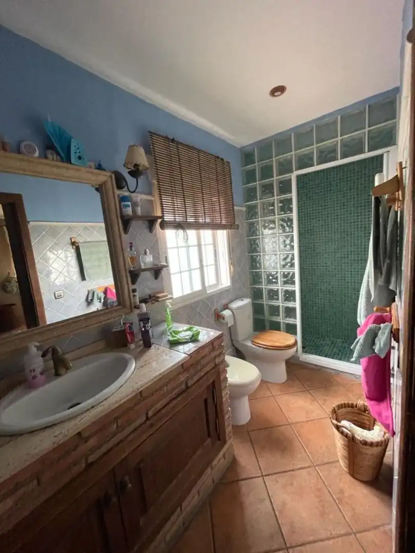 Baño de Apartamento en venta en La Nucia con Terraza y Amueblado