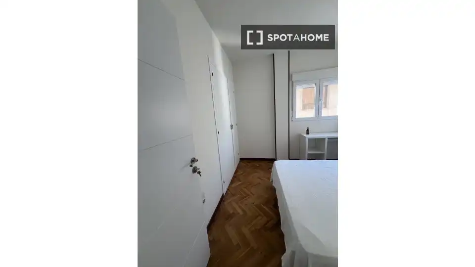 Habitación de Piso para compartir en Zaragoza con Aire acondicionado, Terraza y Amueblado