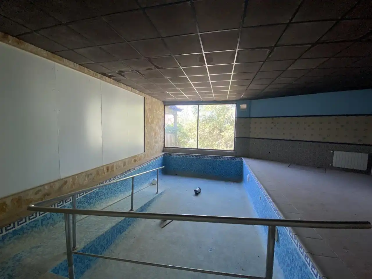 Piscina de Edifici en venda en Belmonte
