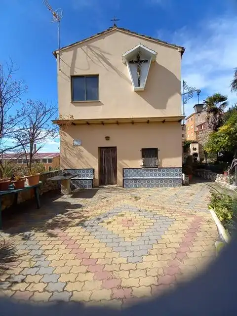 Außenansicht von Gebäude zum Verkauf in Zamora Capital 