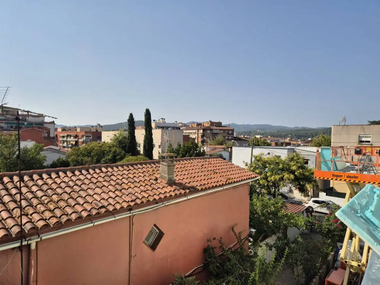 Vista exterior de Ático en venta en Cerdanyola del Vallès con Parquet y Terraza