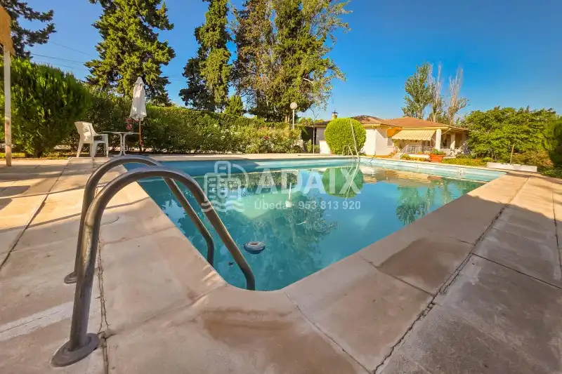 Piscina de Finca rústica en venta en Úbeda con Terraza, Trastero y Balcón