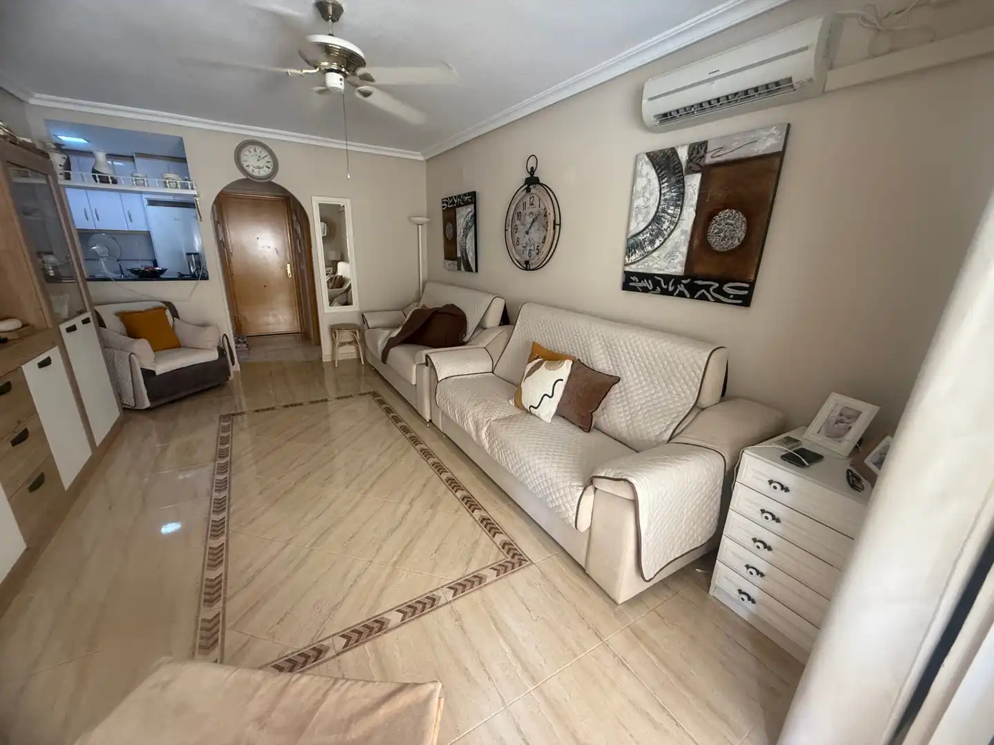 Sala d'estar de Estudi en venda en Torrevieja amb Aire condicionat, Moblat i Forn