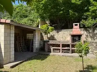 Jardí de Casa adosada en venda en Valle de Sedano amb Jardí privat, Traster i Moblat
