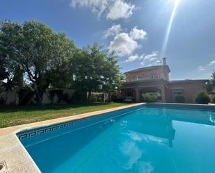 Swimming pool of House or chalet for sale in Alcalá de Guadaira  with Air Conditioner, Private garden and Terrace
