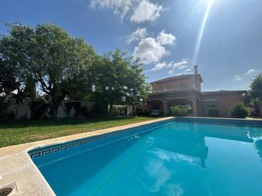 Casa con piscina in vendita a Oromana