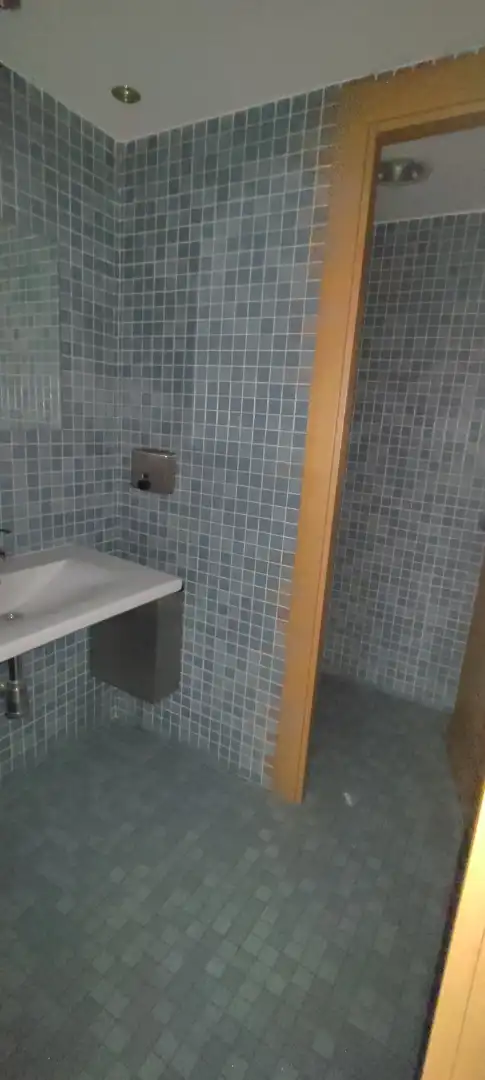 Bany de Oficina en venda en  Pamplona / Iruña amb Moblat