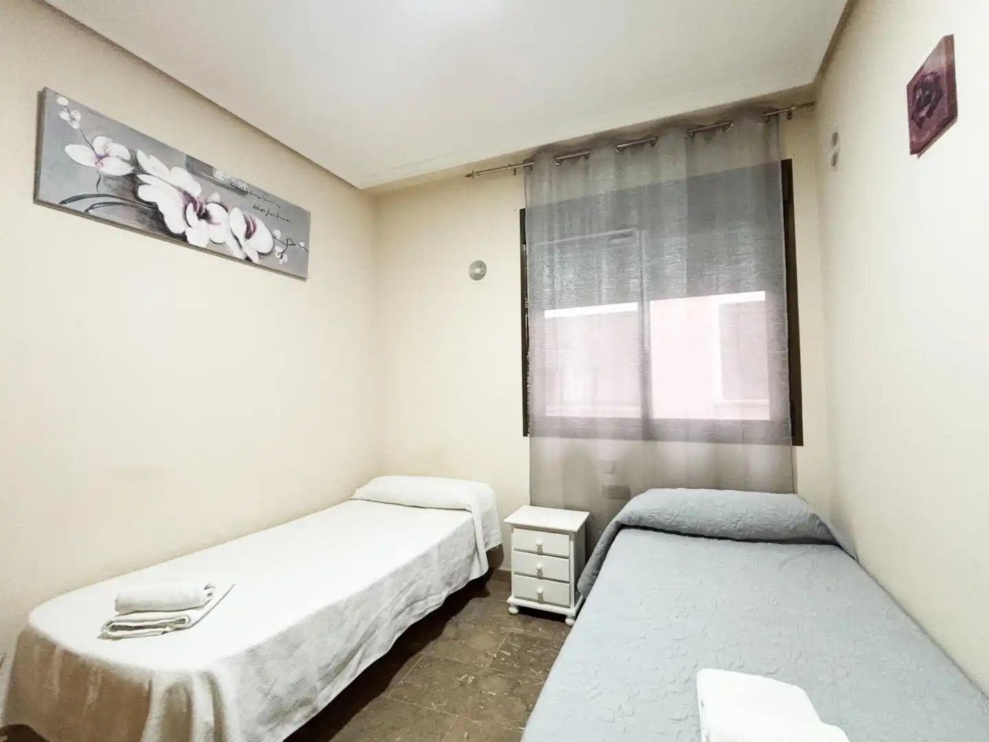 Habitación de Piso en venta en Torrevieja con Aire acondicionado, Terraza y Amueblado