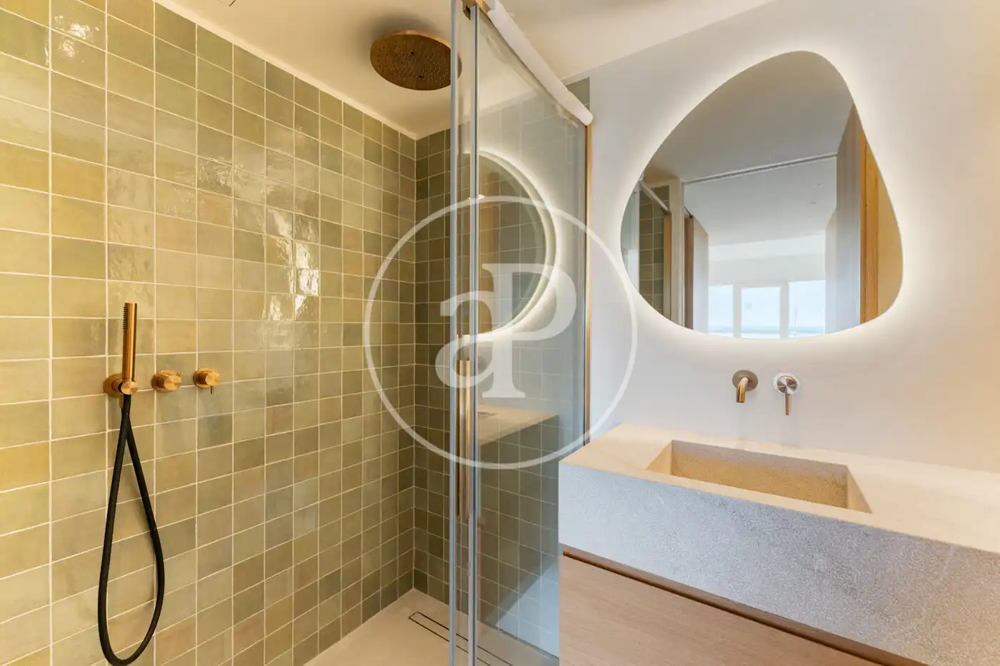 Baño de Piso en venta en  Palma de Mallorca con Aire acondicionado, Calefacción y Jardín privado