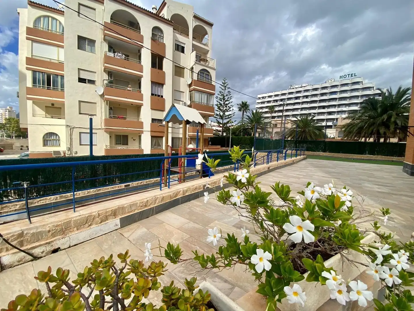Vista exterior de Apartament en venda en Calpe / Calp amb Terrassa i Piscina comunitària