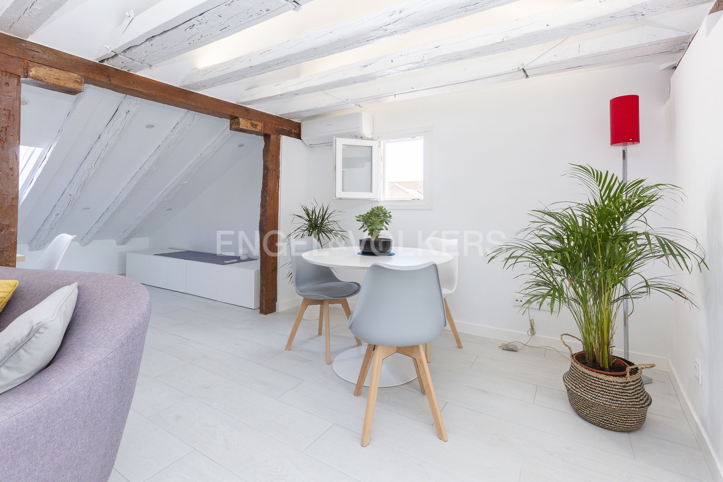 Sala de estar de Apartamento de alquiler en  Madrid Capital con Aire acondicionado, Calefacción y Amueblado