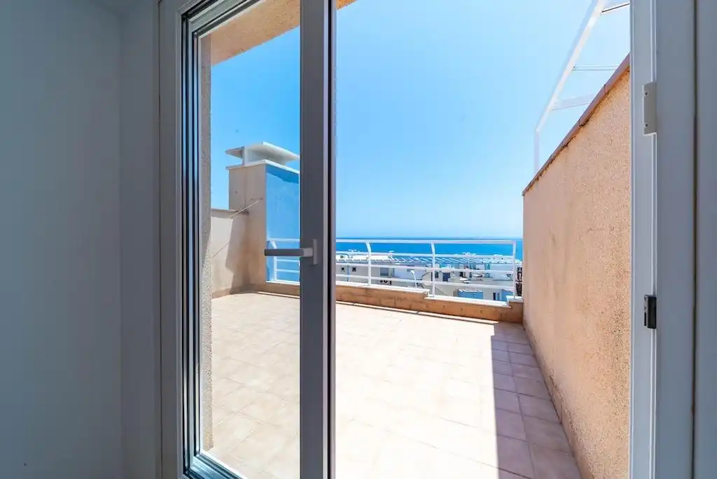 Terrassa de Casa adosada en venda en Orihuela amb Aire condicionat, Piscina i Moblat
