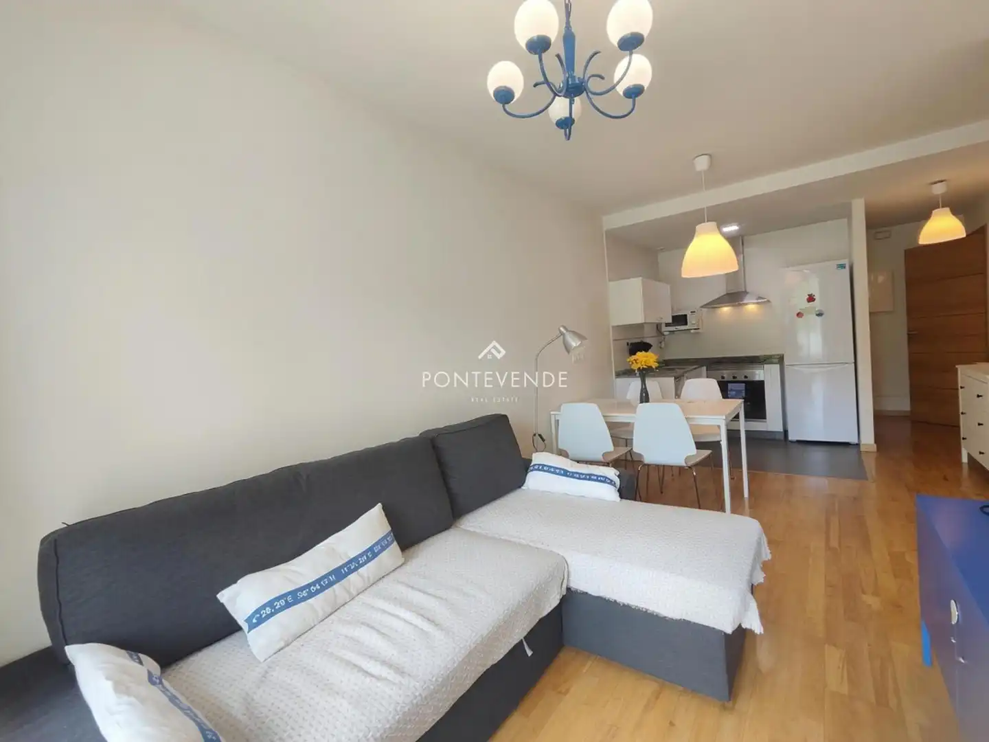 Wohnzimmer von Dachboden zur Miete in Pontevedra Capital  mit Heizung, Parkett und Terrasse