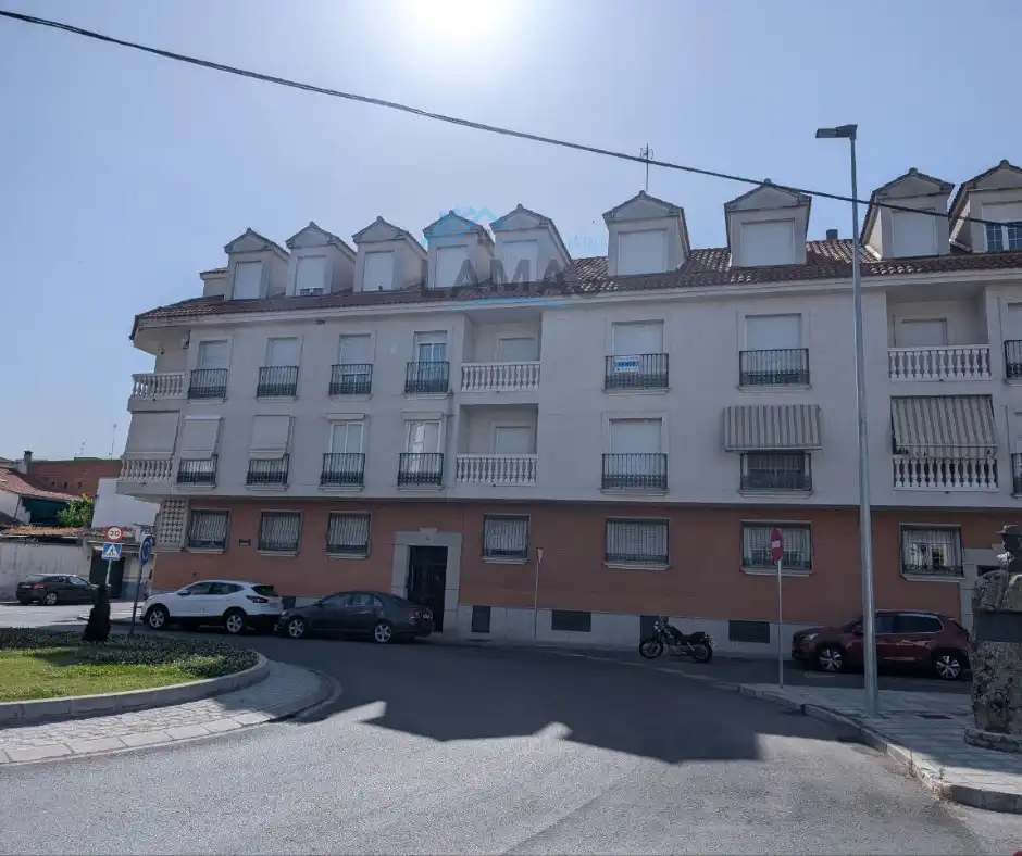 Vista exterior de Dúplex en venta en Navalmoral de la Mata con Calefacción, Terraza y Balcón
