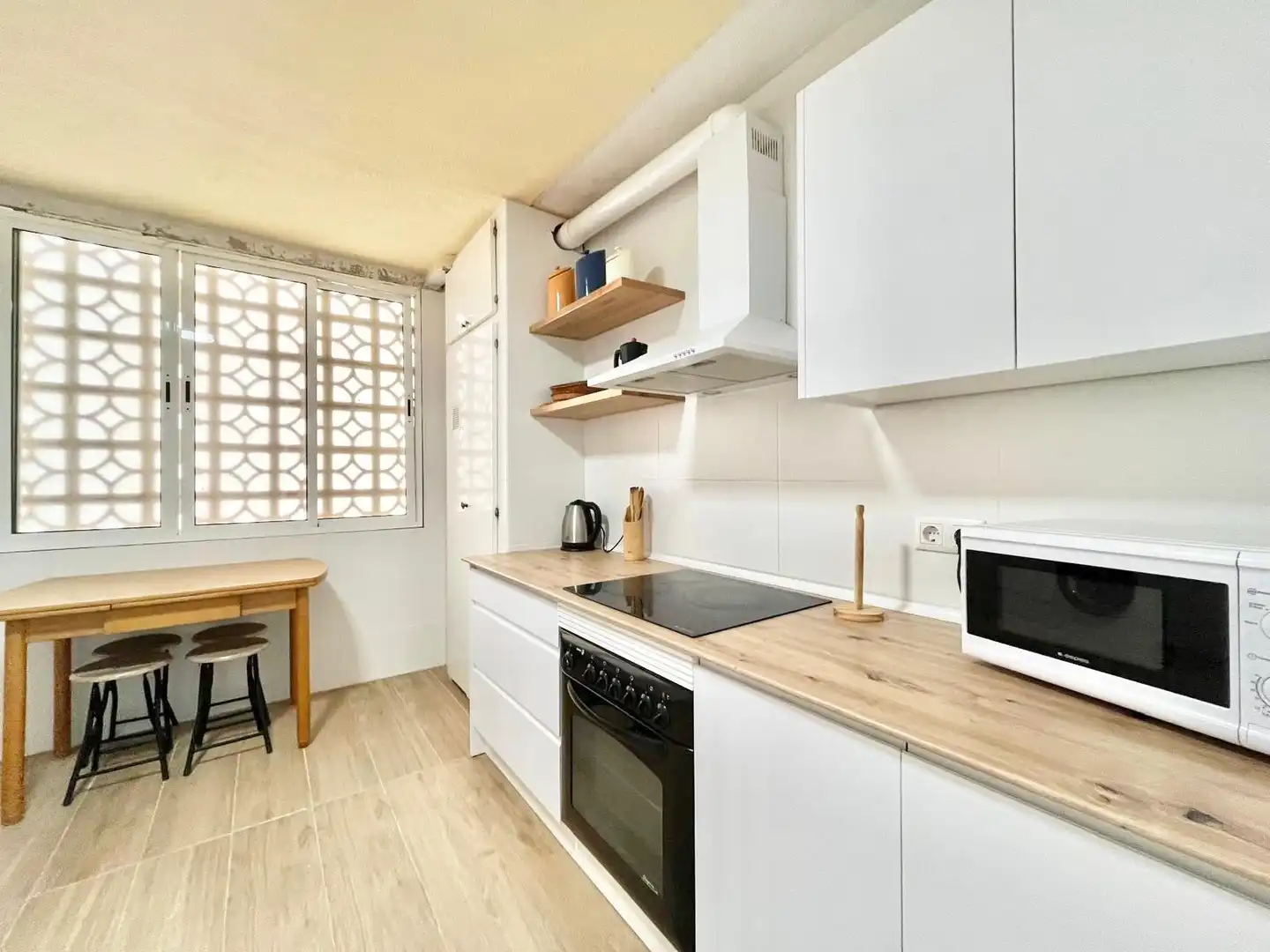 Kitchen of Flat for rent in Torrevieja  with Heating, Parquet flooring and Terrace