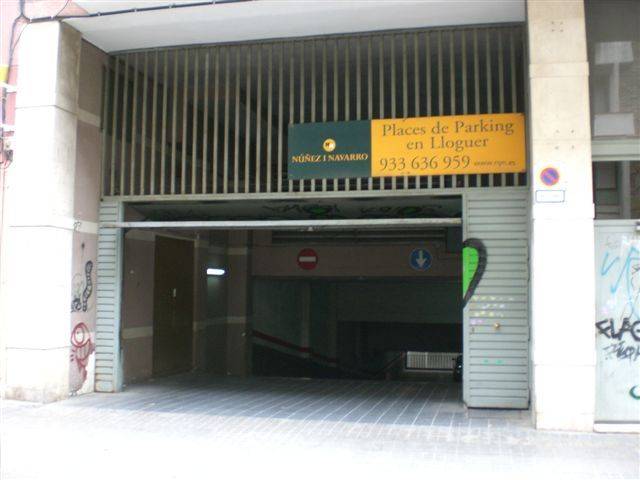 Garaje en Alquiler en  CALLE DOS DE MAIG, 218 en El Camp de l'Arpa del Clot