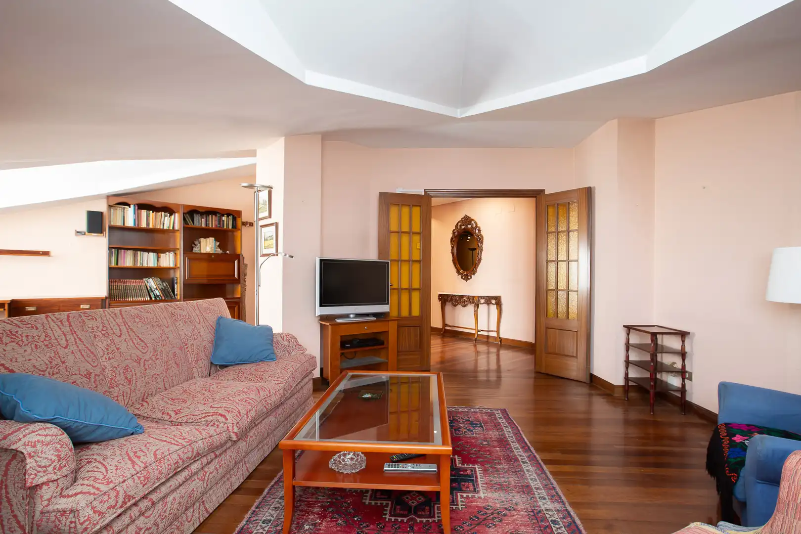 Living room of Flat for sale in Bilbao   with Air Conditioner, Heating and Parquet flooring