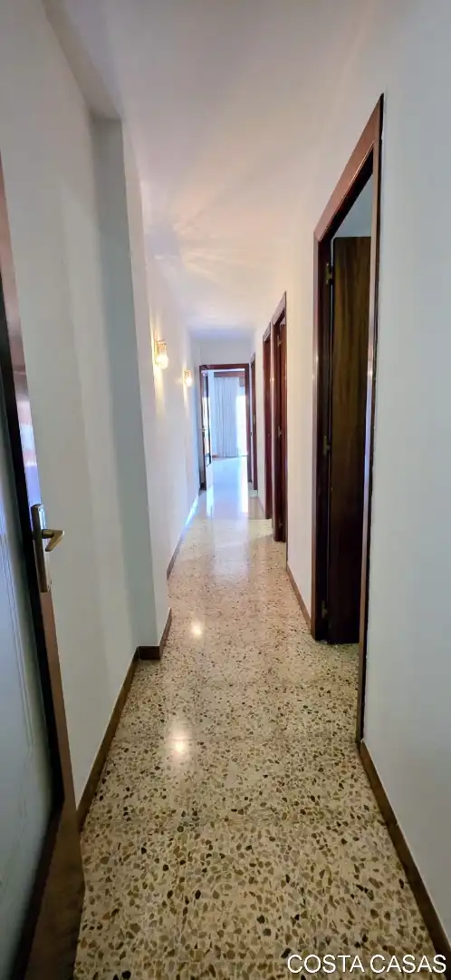 Piso en venta en L'Hospitalet de Llobregat con Balcón