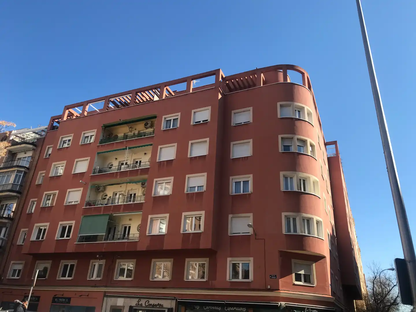 Vista exterior de Oficina de lloguer en Madrid amb Aire condicionat i Calefacció