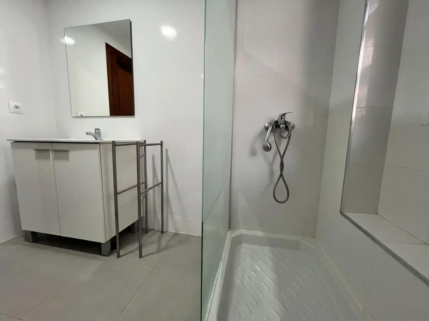 Bathroom of Flat for rent in Granada  with Heating, Terrace and Furnished