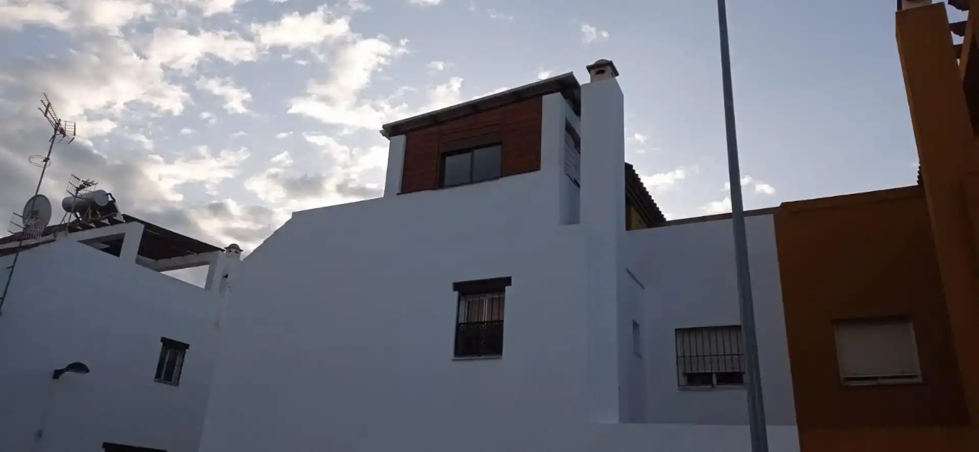 Vista exterior de Dúplex en venda en Alcalá de Guadaira amb Aire condicionat i Balcó