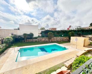 Piscina de Casa adosada en venda en Torremolinos amb Aire condicionat, Terrassa i Traster