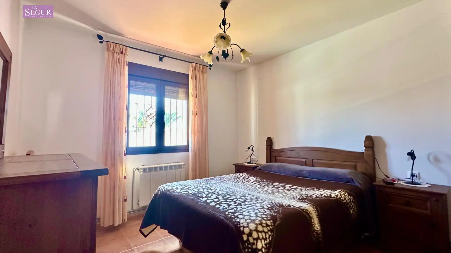 Dormitori de Casa o xalet en venda en Conil de la Frontera amb Jardí privat, Terrassa i Piscina