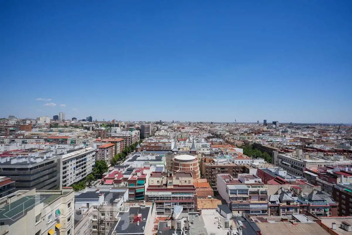 Außenansicht von Wohnung zum Verkauf in Madrid mit Klimaanlage, Heizung und Terrasse