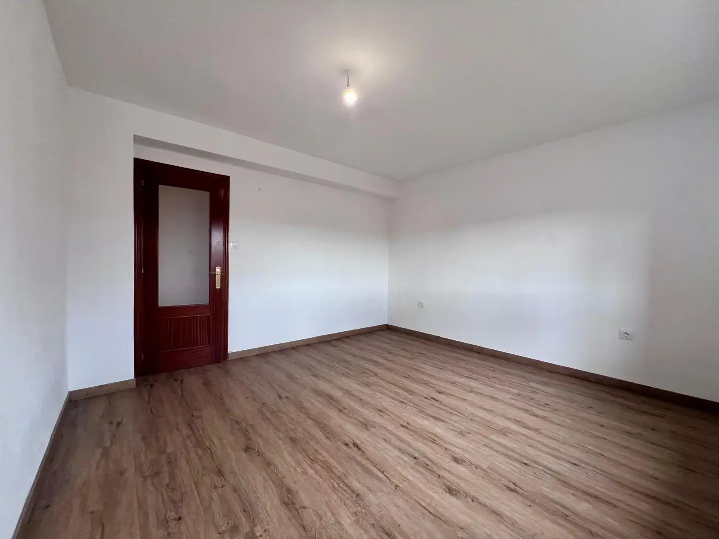 Dormitori de Pis en venda en Oviedo  amb Calefacció i Parquet