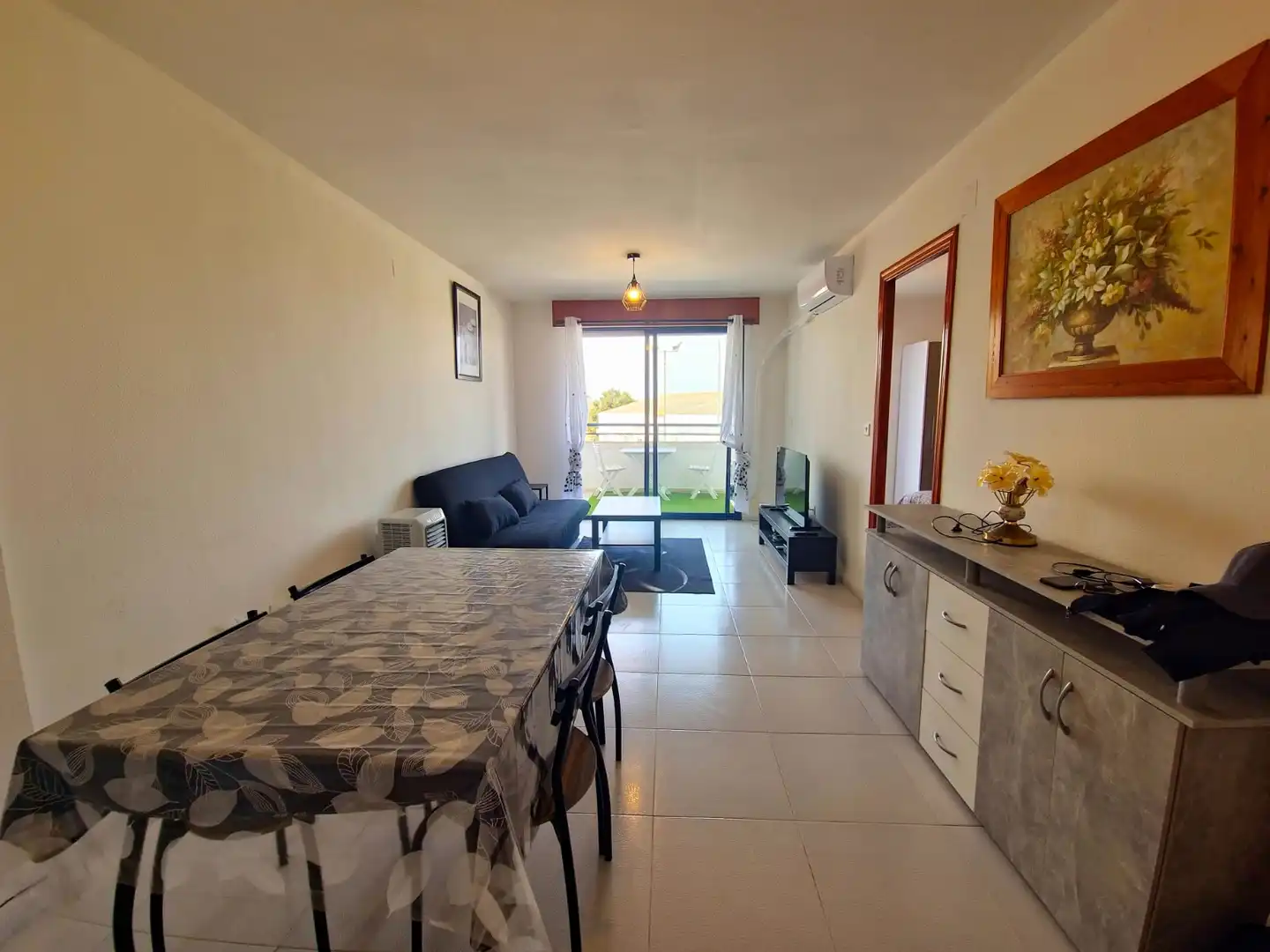 Sala d'estar de Pis de lloguer en Torrevieja amb Aire condicionat, Calefacció i Terrassa