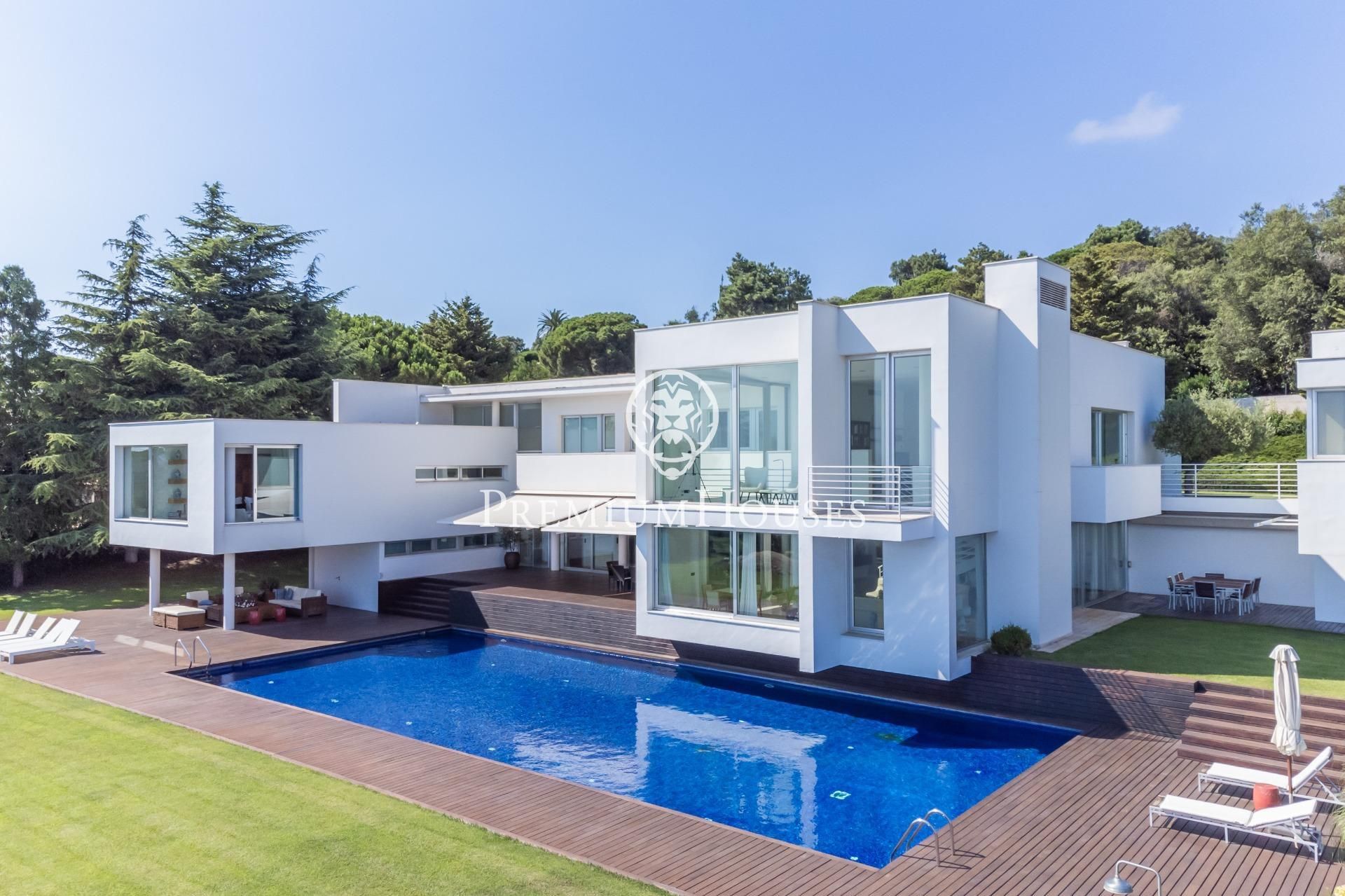 Exterior view of House or chalet to rent in Sant Andreu de Llavaneres  with Air Conditioner, Heating and Private garden