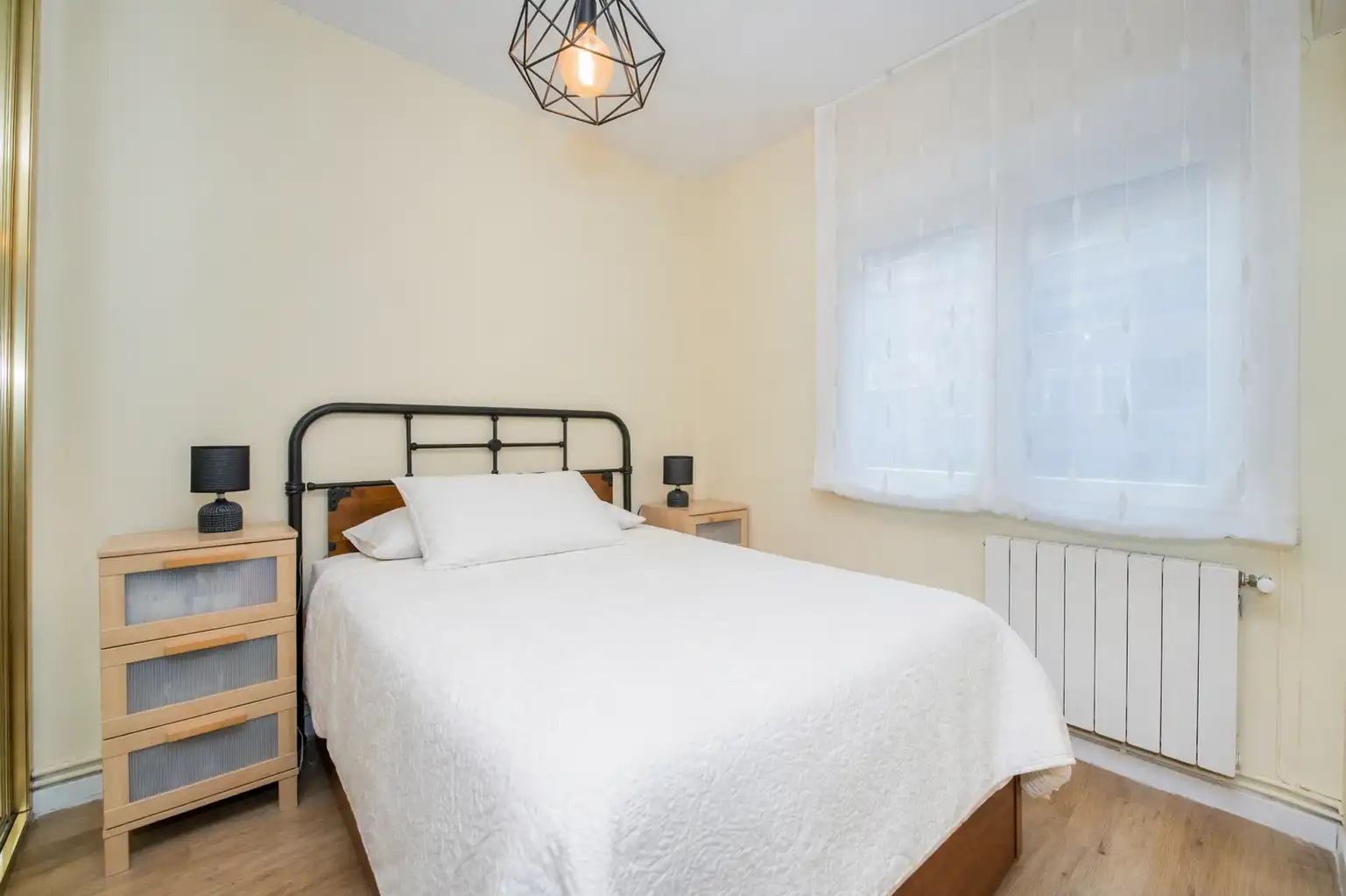 Bedroom of Flat for sale in Alcobendas  with Air Conditioner, Heating and Furnished