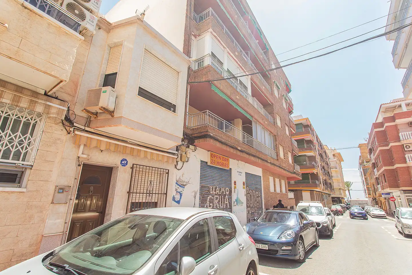 Vista exterior de Casa adosada en venta en Torrevieja con Aire acondicionado, Amueblado y Horno