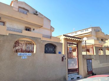 Casa a schiera con balcone in vendita a Calle de Nicolás Bussi