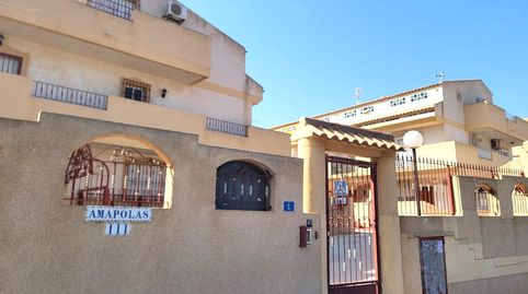 Vivienda adosada espaciosa, 3 dormitorios, 3 baños, garaje cerrado con trastero y piscina comunitaria, en Playa Flamenca