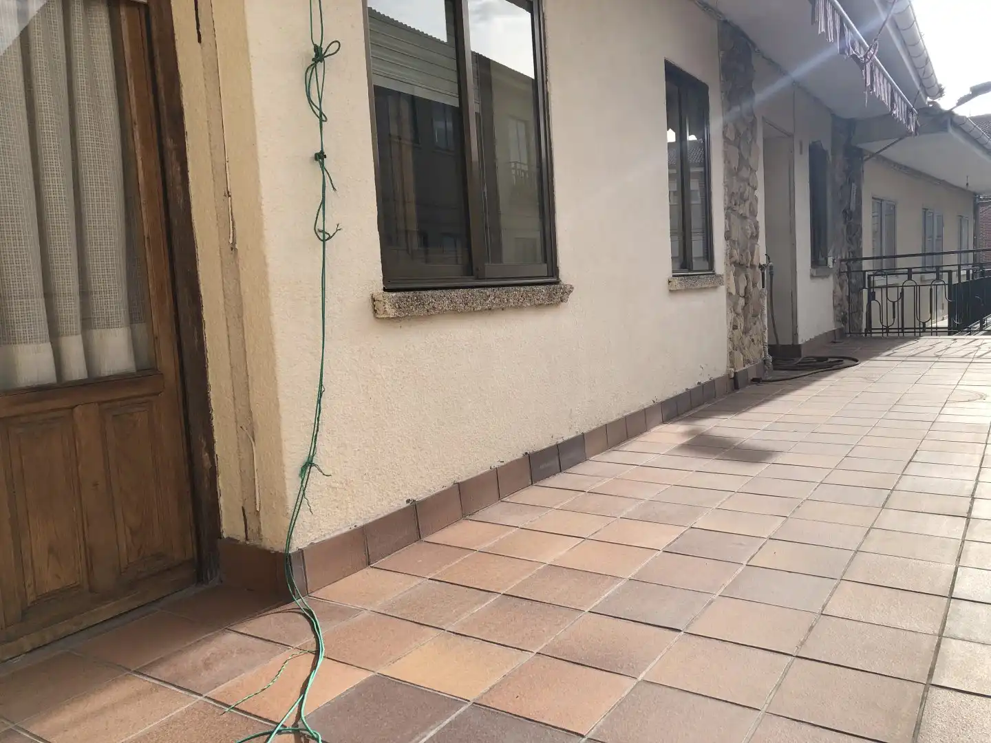 Außenansicht von Wohnung zum Verkauf in San Cristóbal de Segovia mit Terrasse und Balkon