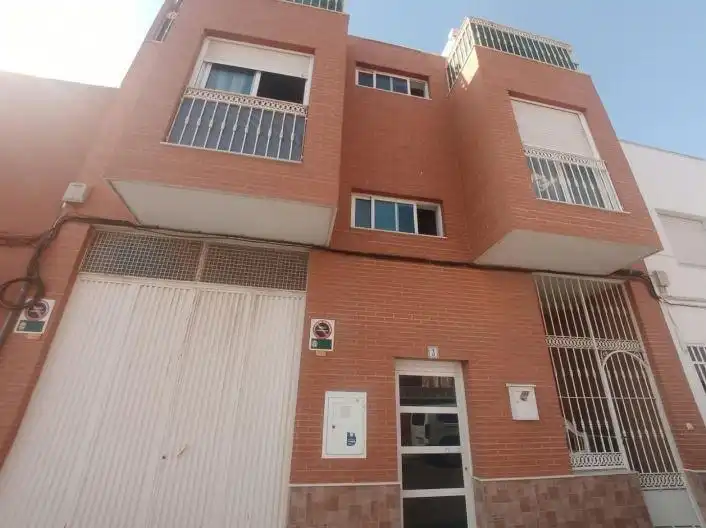 Vista exterior de Piso en venta en  Almería Capital