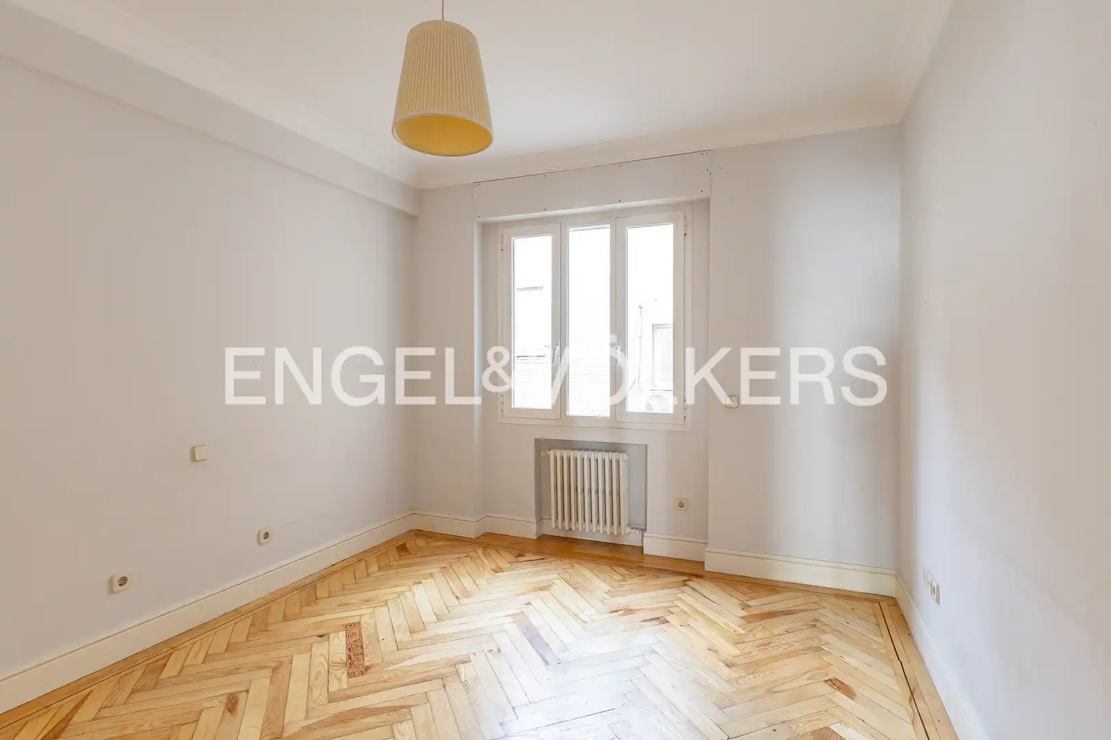 Comedor de Piso en venta en Madrid con Calefacción, Terraza y Trastero